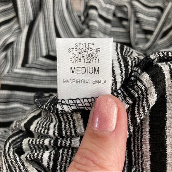 Harlowe & Graham Cutout Ribbed Top Striped Women's Medium - Picture 11 of 14